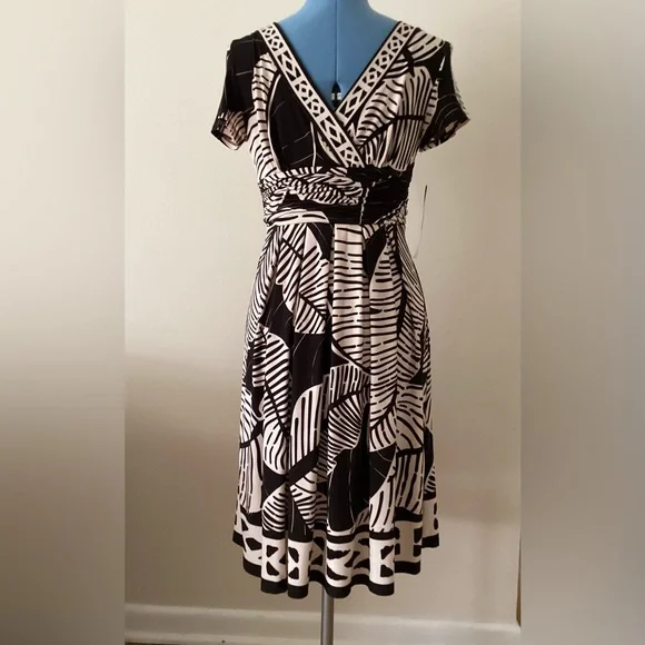 Studio I Petite Size 4 polyester print slip-on dress NWT - Picture 2 of 8